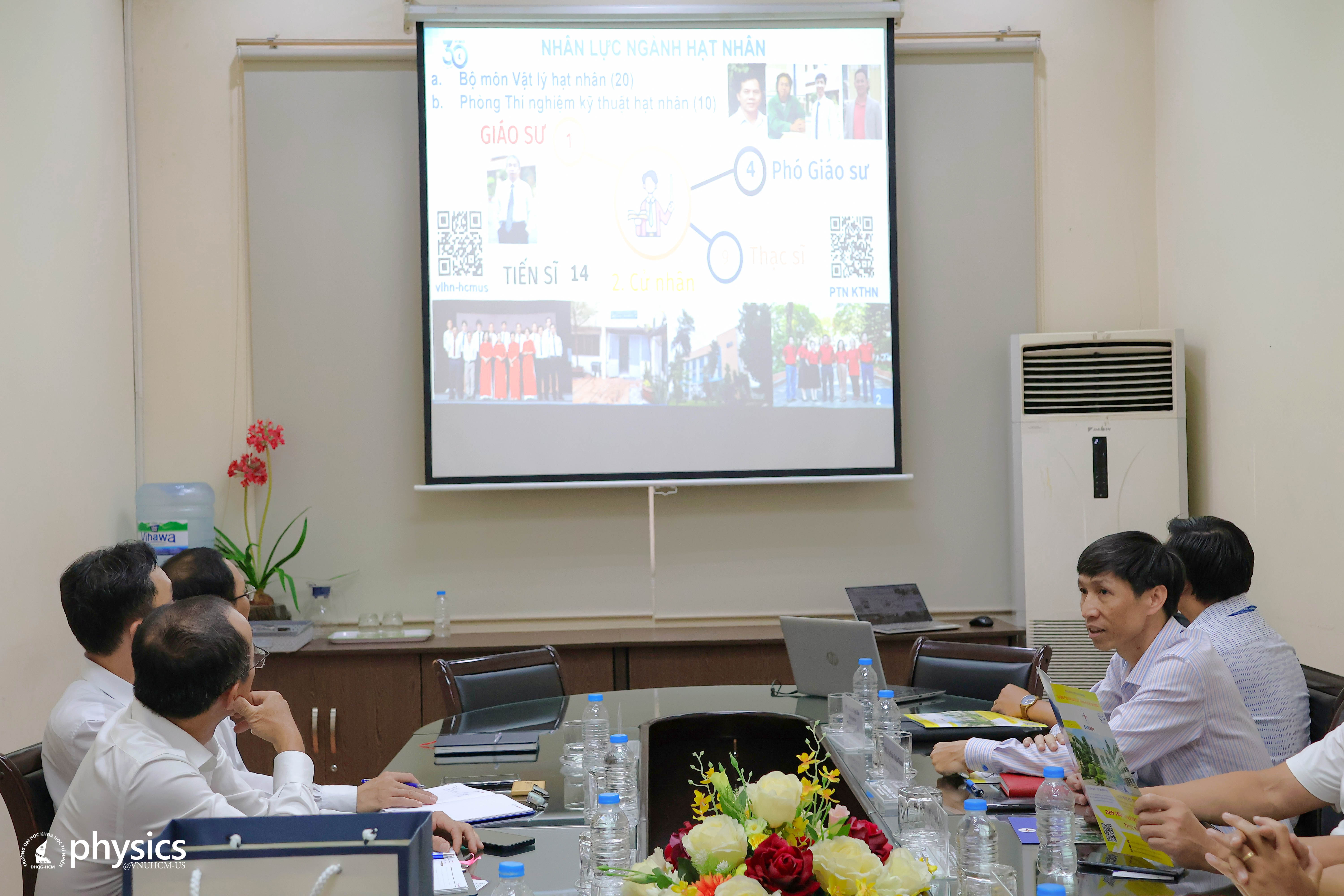 Tăng cường hợp tác đào tạo và nghiên cứu trong lĩnh vực Vật lý hạt nhân và Điện hạt nhân