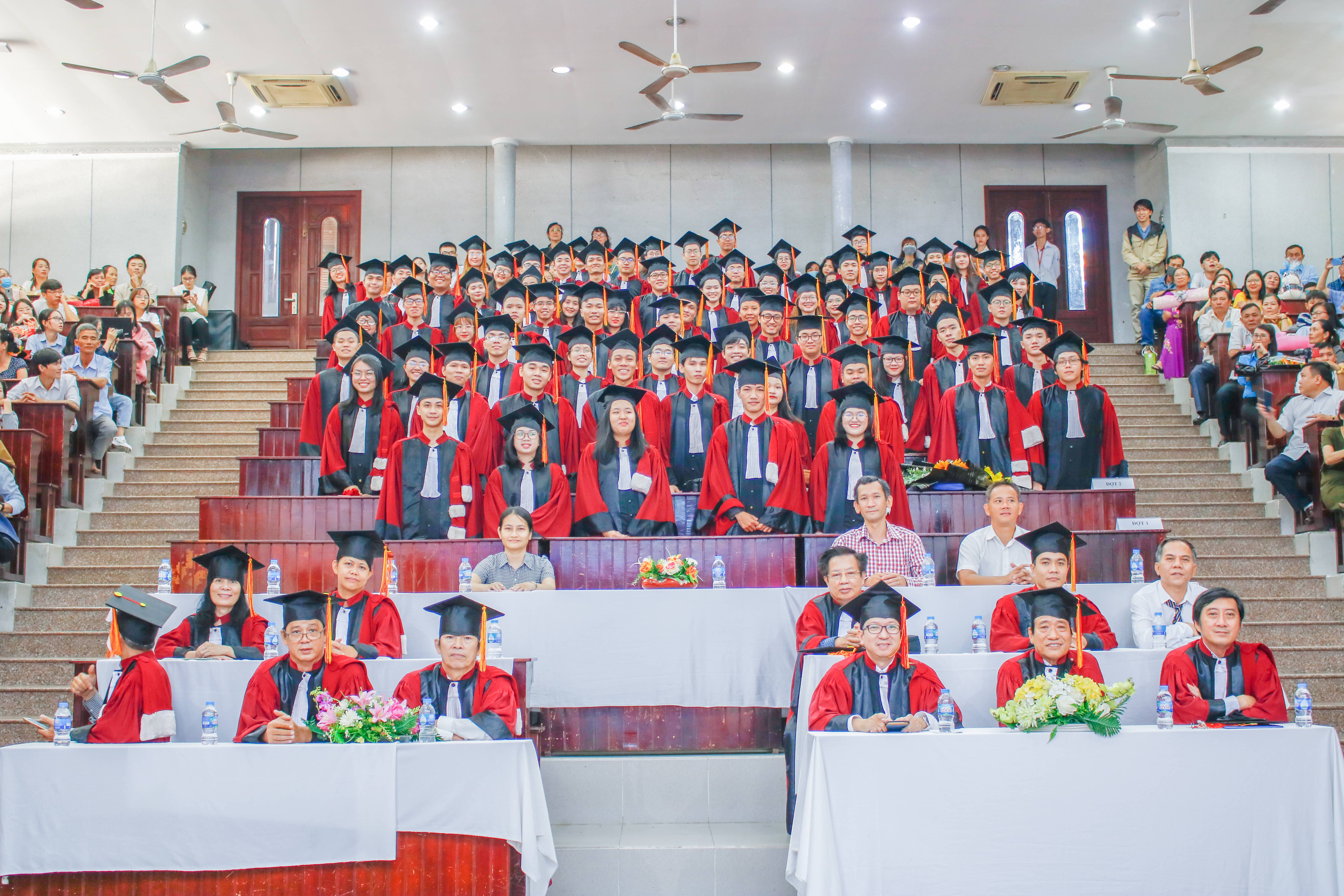 [THÔNG BÁO] Tổ chức lễ trao bằng tốt nghiệp cấp Khoa cho sinh viên Khoa Vật lý - Vật lý kỹ thuật bậc Đại học hệ CQ tốt nghiệp năm 2023