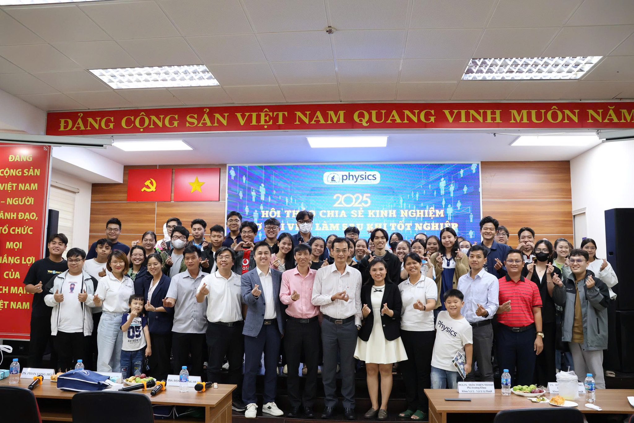 Điểm lại những dấu ấn tại Hội thảo "Chia sẻ cơ hội việc làm 2025"