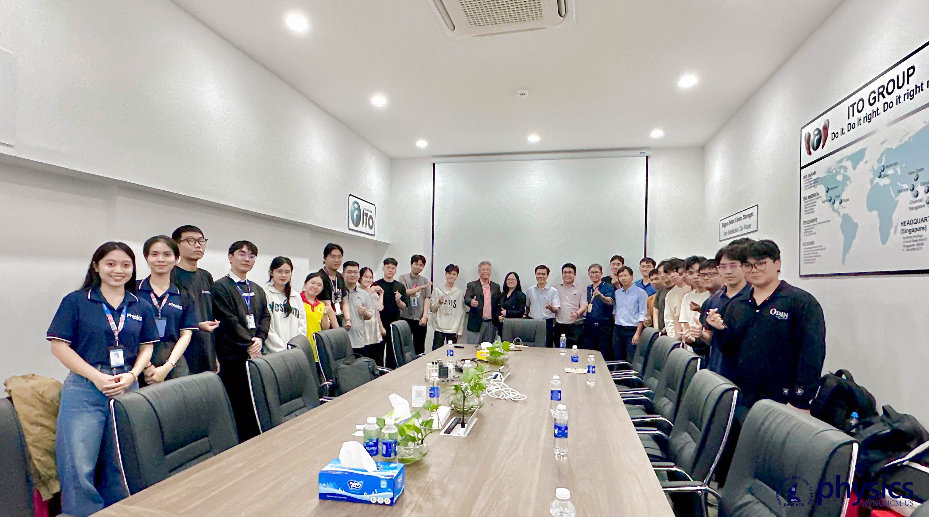 Khoa Vật lý – Vật lý kỹ thuật tham quan và trao đổi tại Công ty ITO Việt Nam