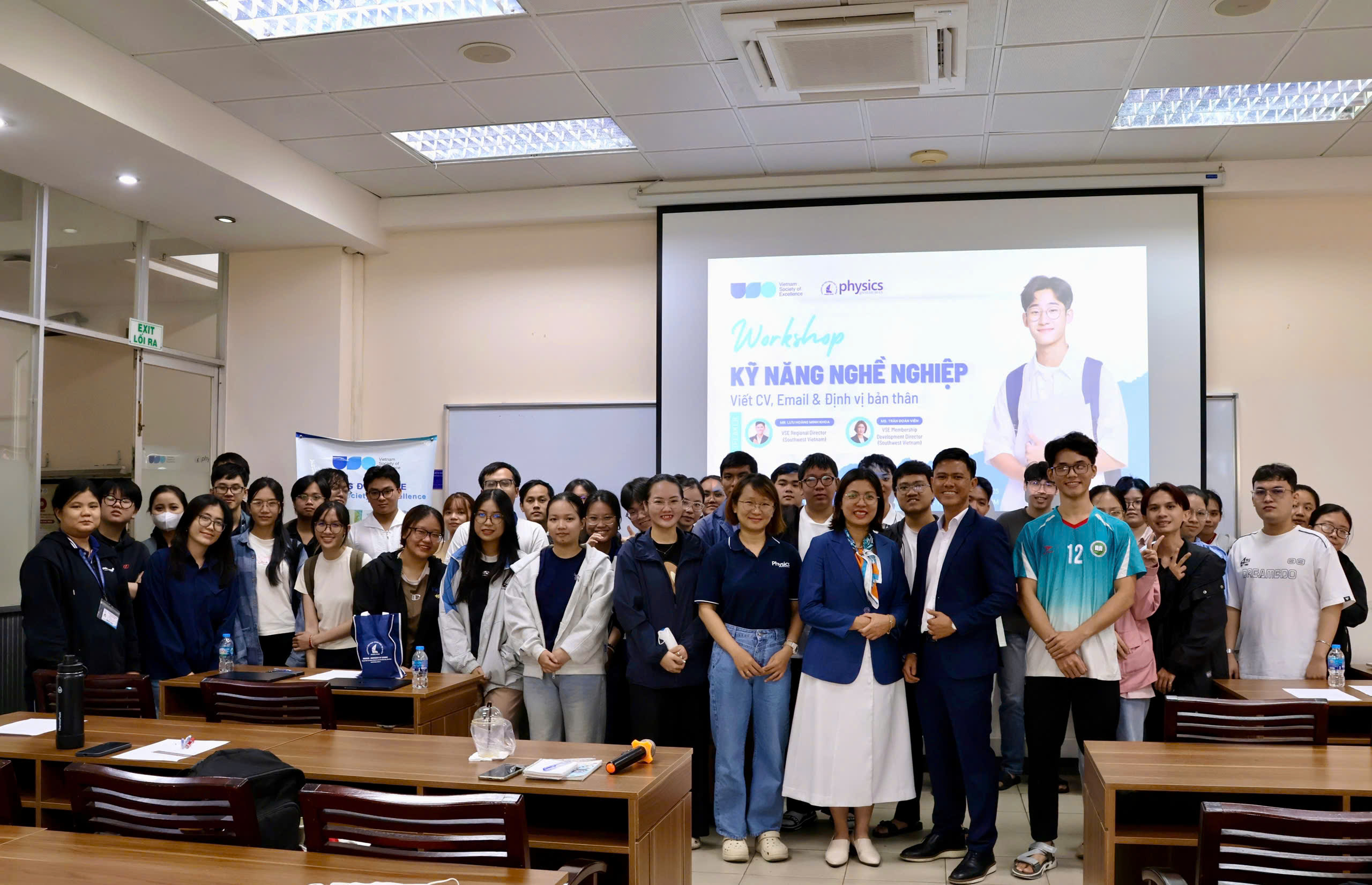 CHUỖI WORKSHOP KỸ NĂNG NGHỀ NGHIỆP - HÀNH TRANG SẴN SÀNG CHO SINH VIÊN KHOA VẬT LÝ – VẬT LÝ KỸ THUẬT