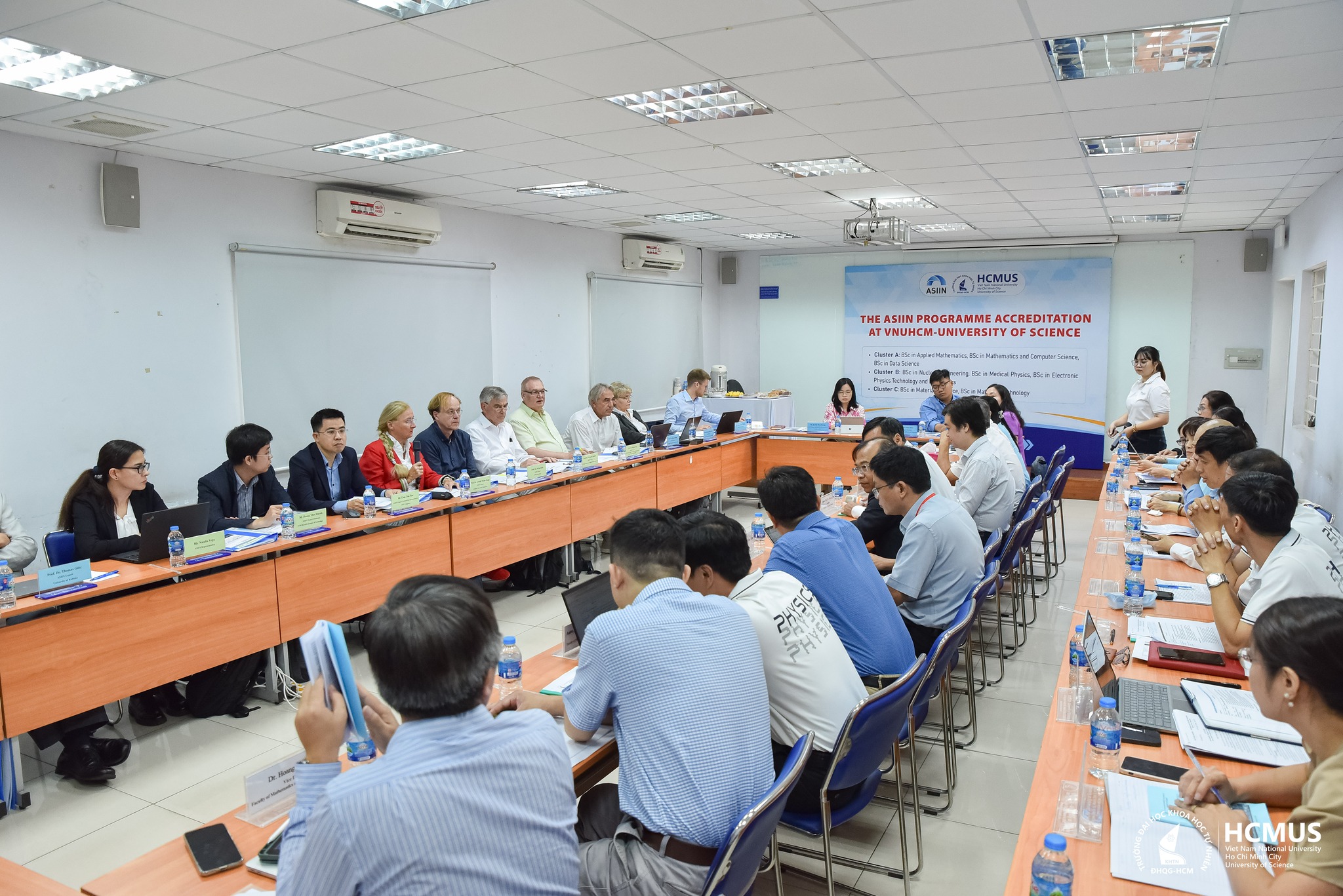 KHOA VẬT LÝ – VẬT LÝ KỸ THUẬT THỰC HIỆN KIỂM ĐỊNH QUỐC TẾ ASIIN CHO BA CHƯƠNG TRÌNH ĐÀO TẠO, HƯỚNG ĐẾN CHUẨN MỰC TOÀN CẦU