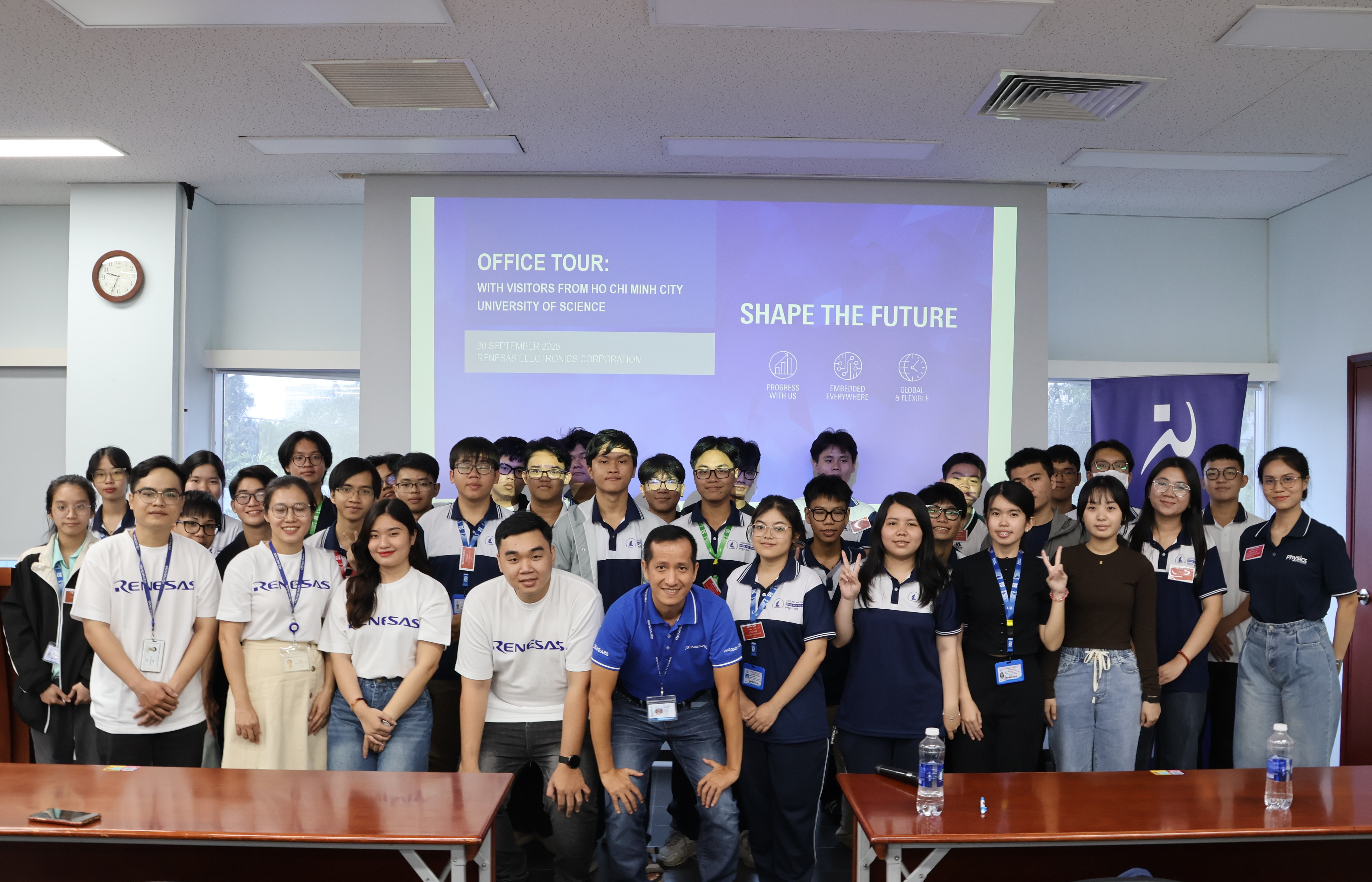 Company tour cùng sinh viên Khoa Vật lý – Vật lý kỹ thuật tại Renesas