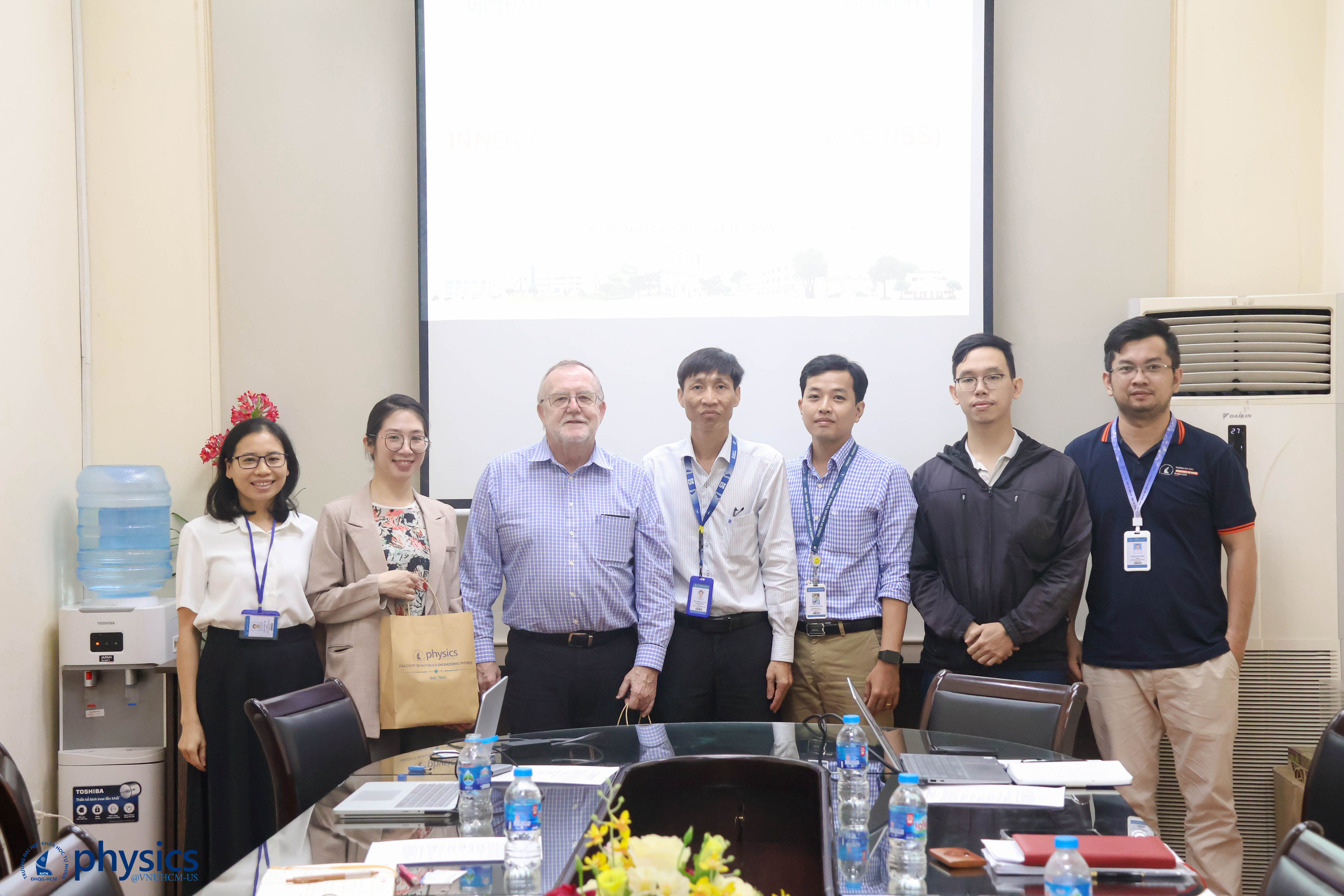 Khoa Vật lý – Vật lý kỹ thuật làm việc với ISS: mở ra cơ hội hợp tác quốc tế trong nghiên cứu và đào tạo