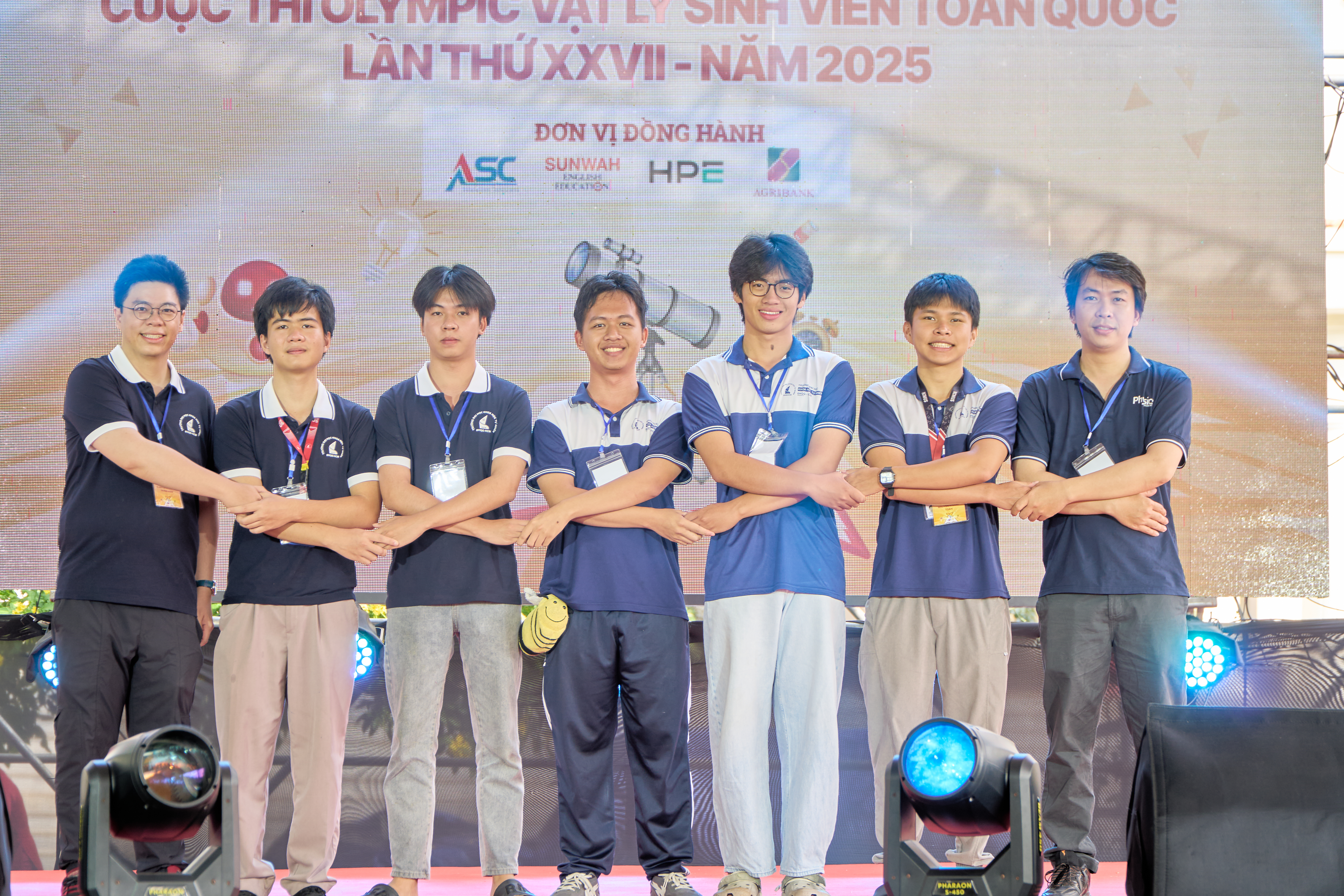 Chúc mừng đội tuyển Olympic Vật lý sinh viên Trường Đại học Khoa học tự nhiên - ĐHQG-HCM đạt thành tích xuất sắc tại kỳ thi Olympic Vật lý sinh viên toàn quốc 2025