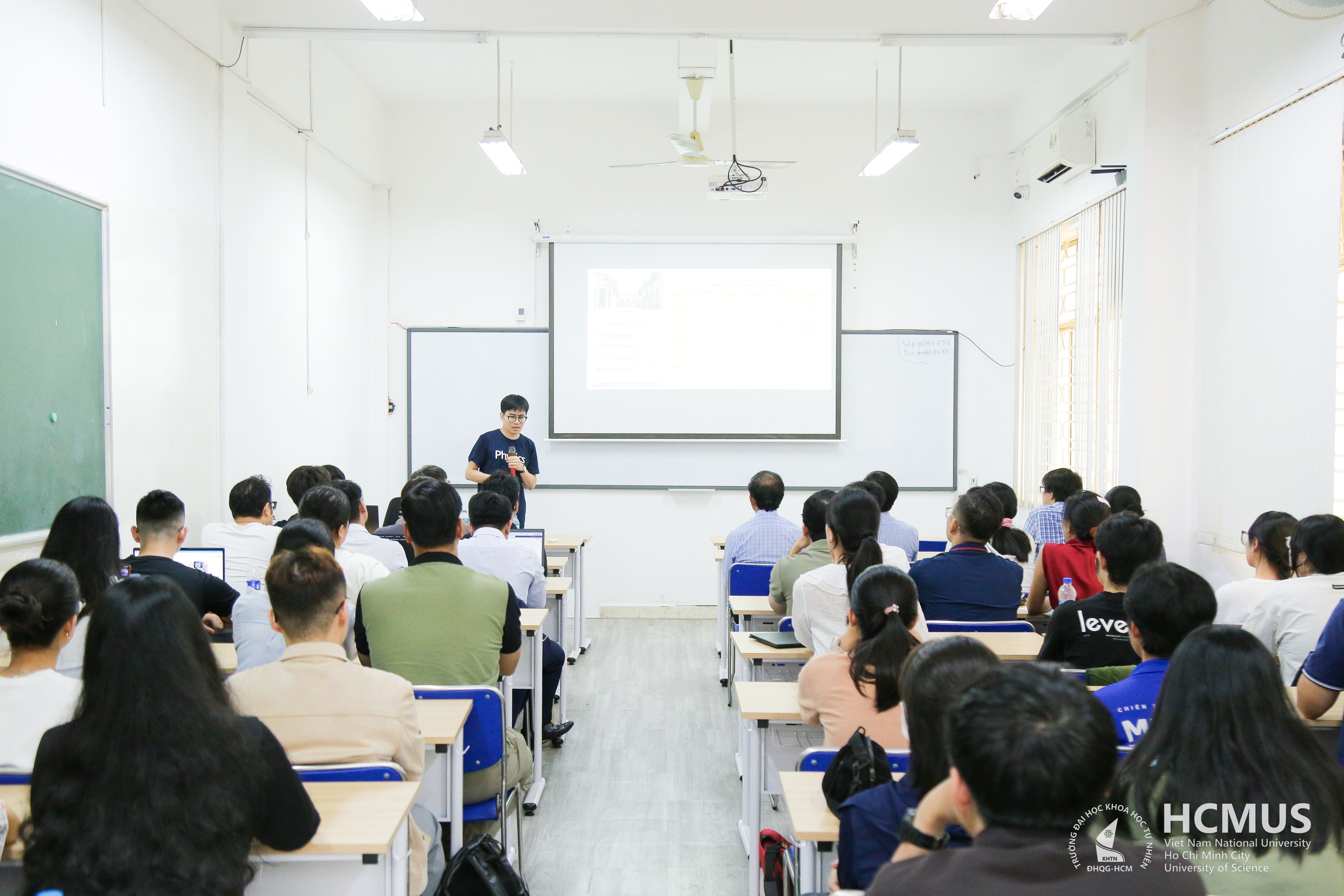 Seminar khoa học với TS. Nguyễn Tuấn Hưng – Gắn kết nghiên cứu tiên tiến và đào tạo tại Khoa Vật lý – Vật lý kỹ thuật