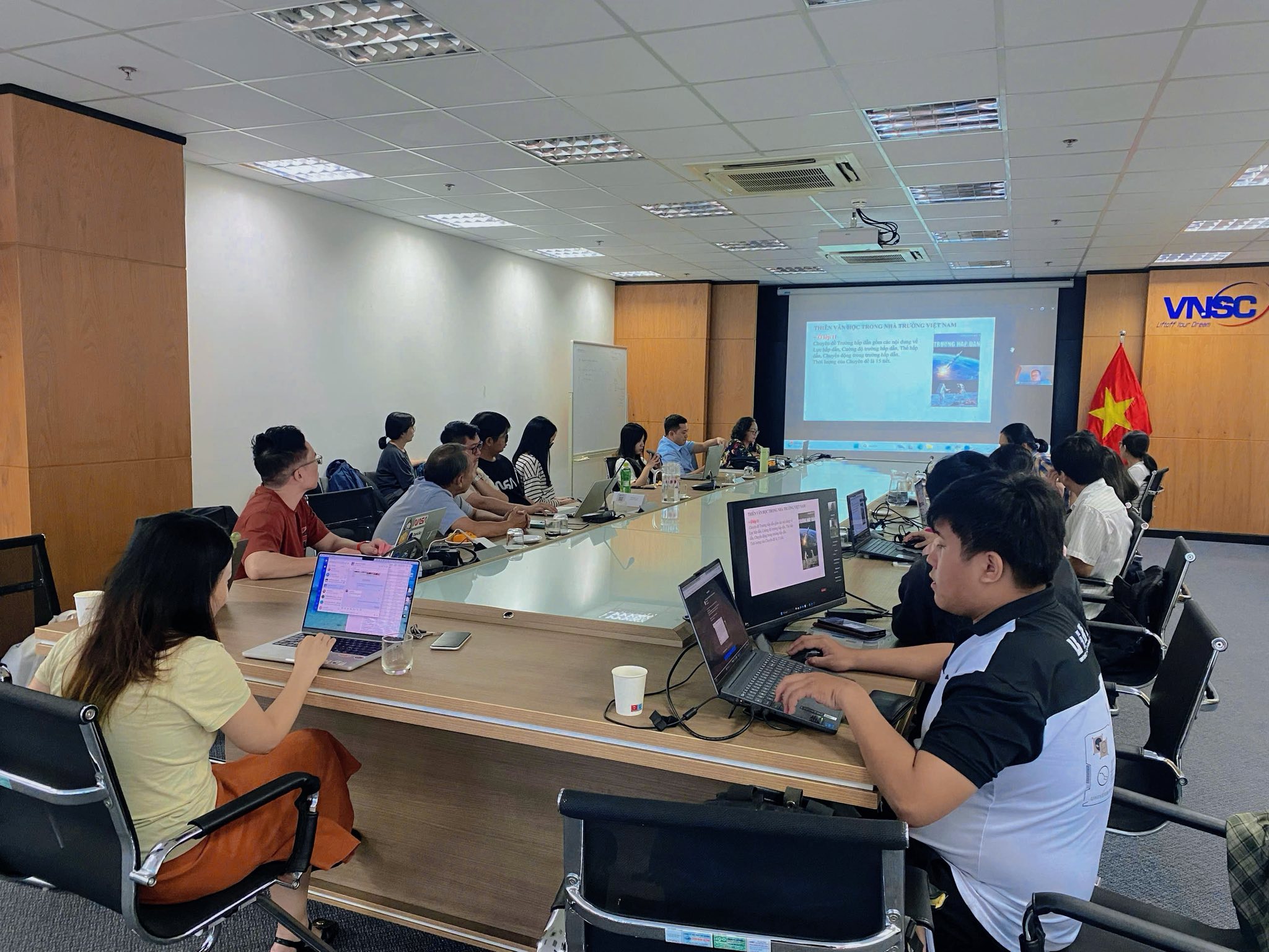 Đại diện USAC báo cáo tại Hội nghị Thường niên Hội Thiên văn – Vũ trụ Việt Nam 2025