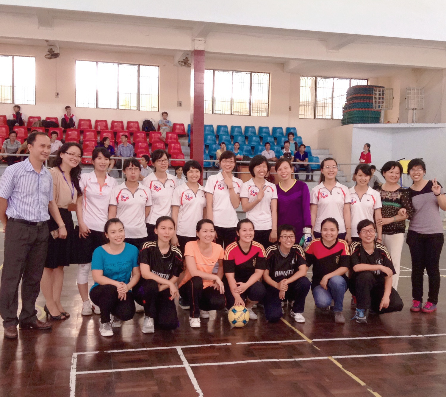 Chúc mừng đội tuyển bóng đá nữ của khoa đoạt chức vô địch 2014